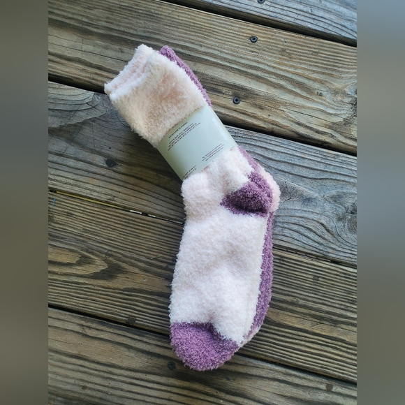 🌹Daisy Fuentes 3 Pack Fuzzy Socks Size 4-10 - Picture 2 of 9